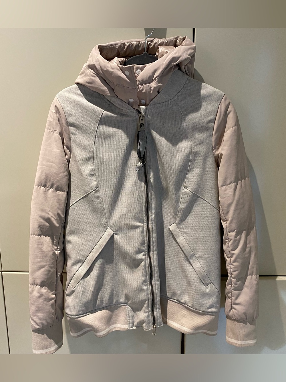 Lululemon Like NewWomen's Light Pink Quilted Hooded Jacket with detachable hood